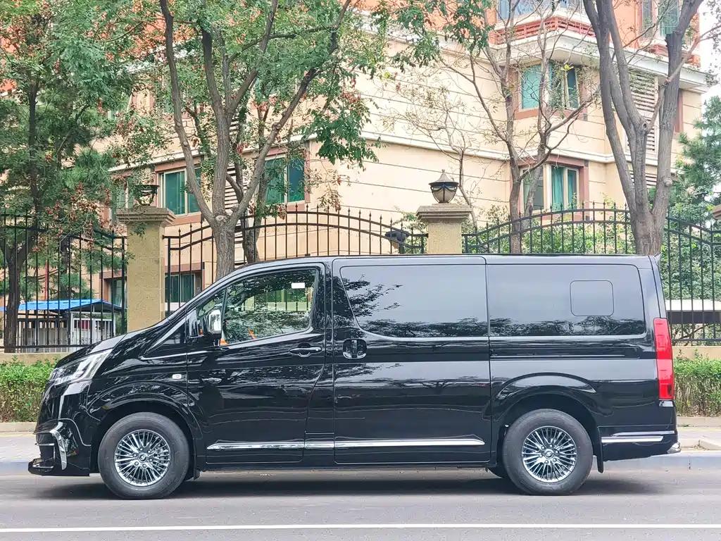 Toyota HIACE 2025 3.5L Automatic 2025 - thumbnail 3