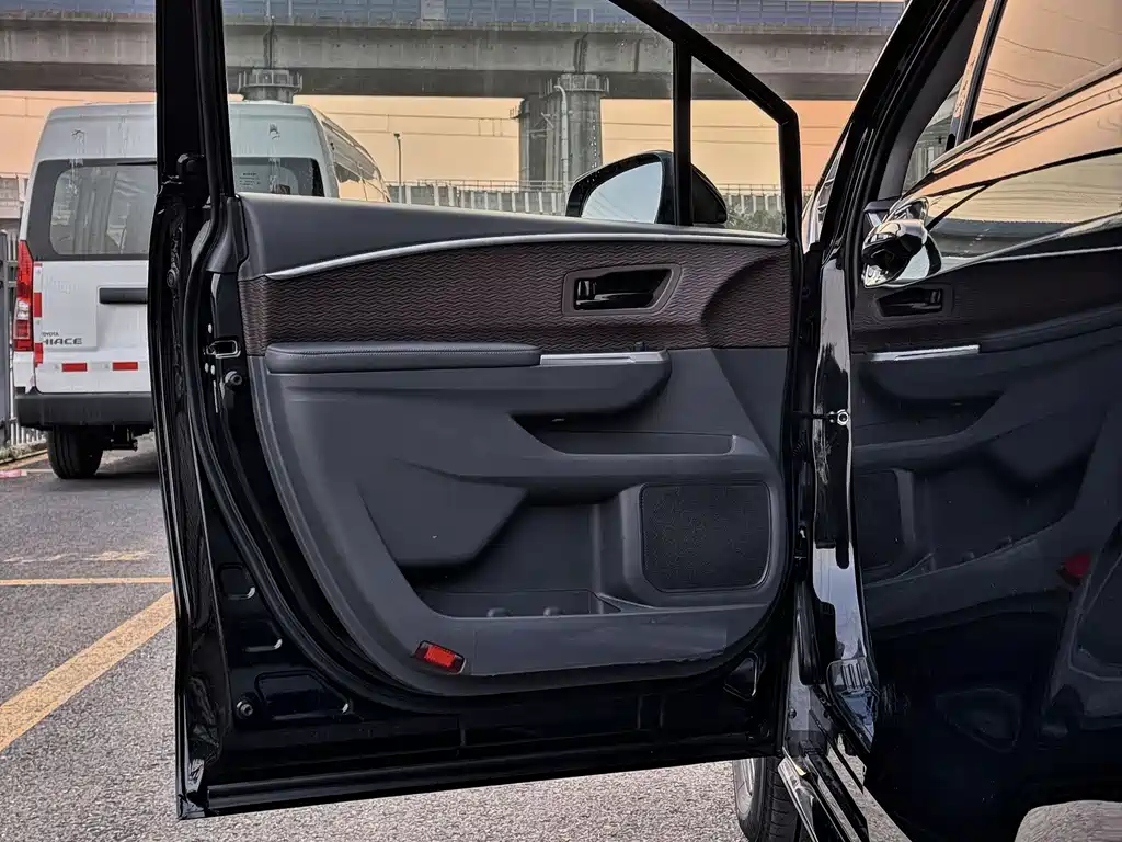 Toyota Toyota Sienna 2024 2.5L Hybrid LE 2026 - thumbnail 8