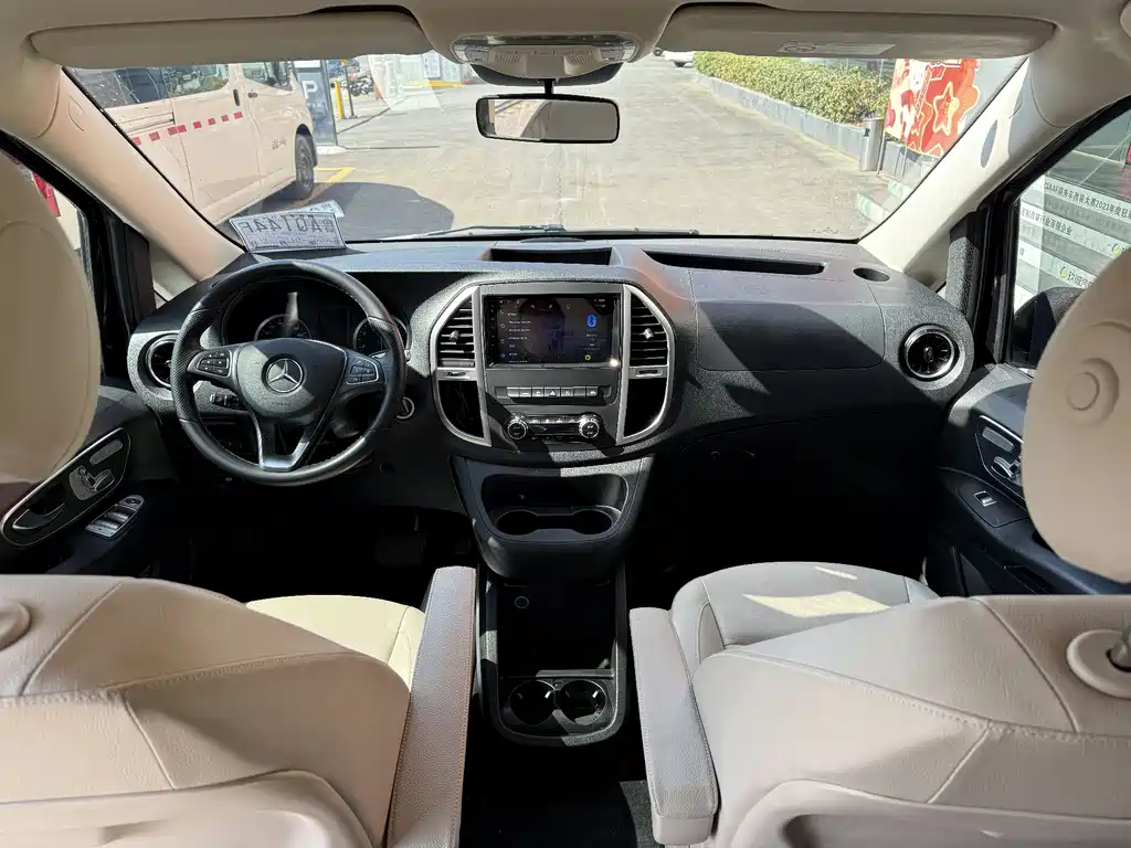 Mercedes-Benz Vito 2023 2.0T Business Edition 7-seater 2023 - thumbnail 4