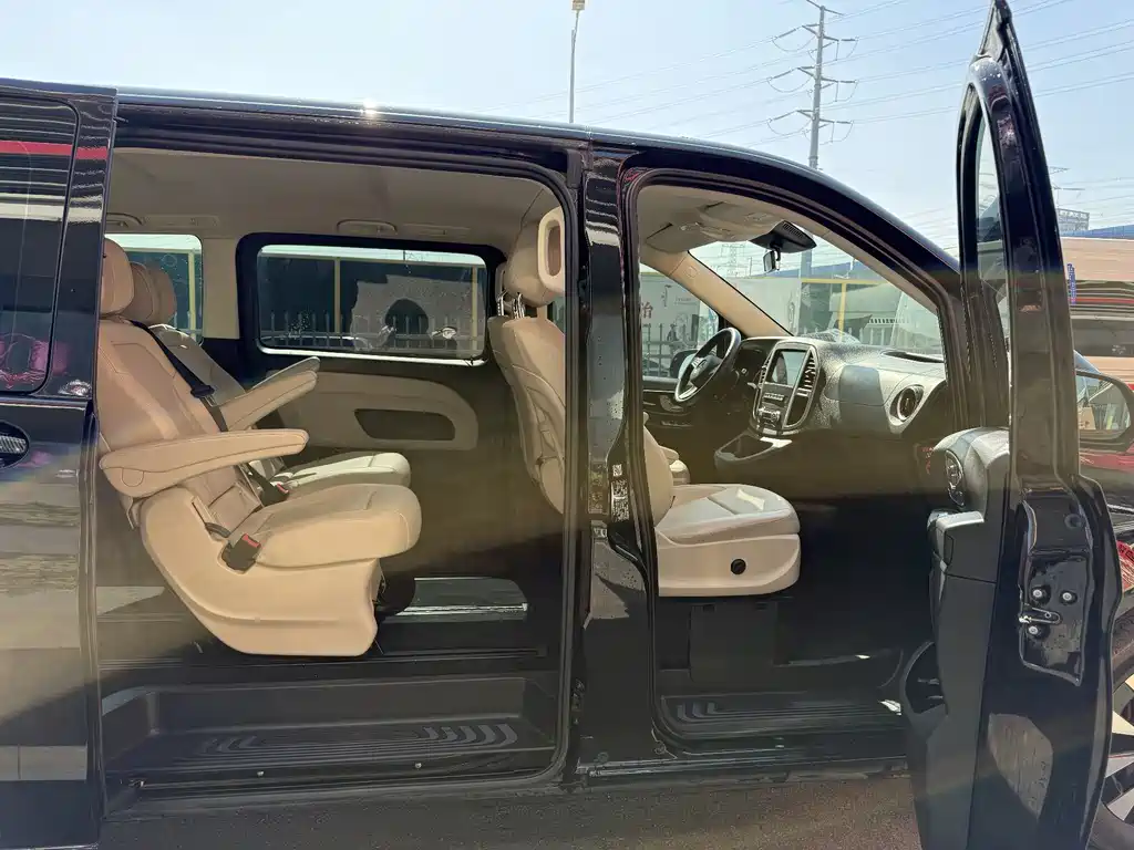 Mercedes-Benz Vito 2023 2.0T Business Edition 7-seater 2023 - thumbnail 12