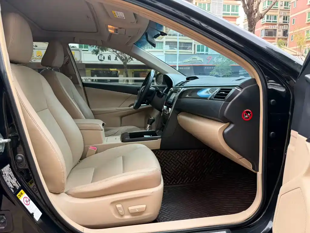 Toyota Toyota Camry 2015 Hybrid 2.5HG Luxury Navigation Edition 2014 - thumbnail 11
