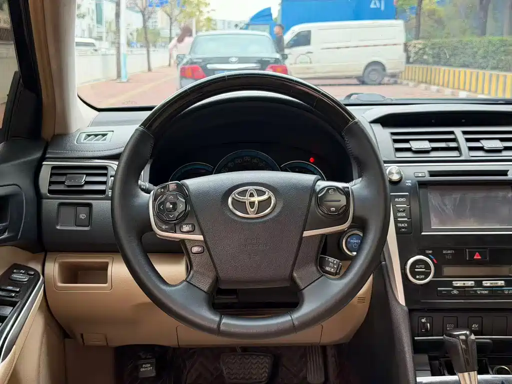 Toyota Toyota Camry 2015 Hybrid 2.5HG Luxury Navigation Edition 2014 - thumbnail 14