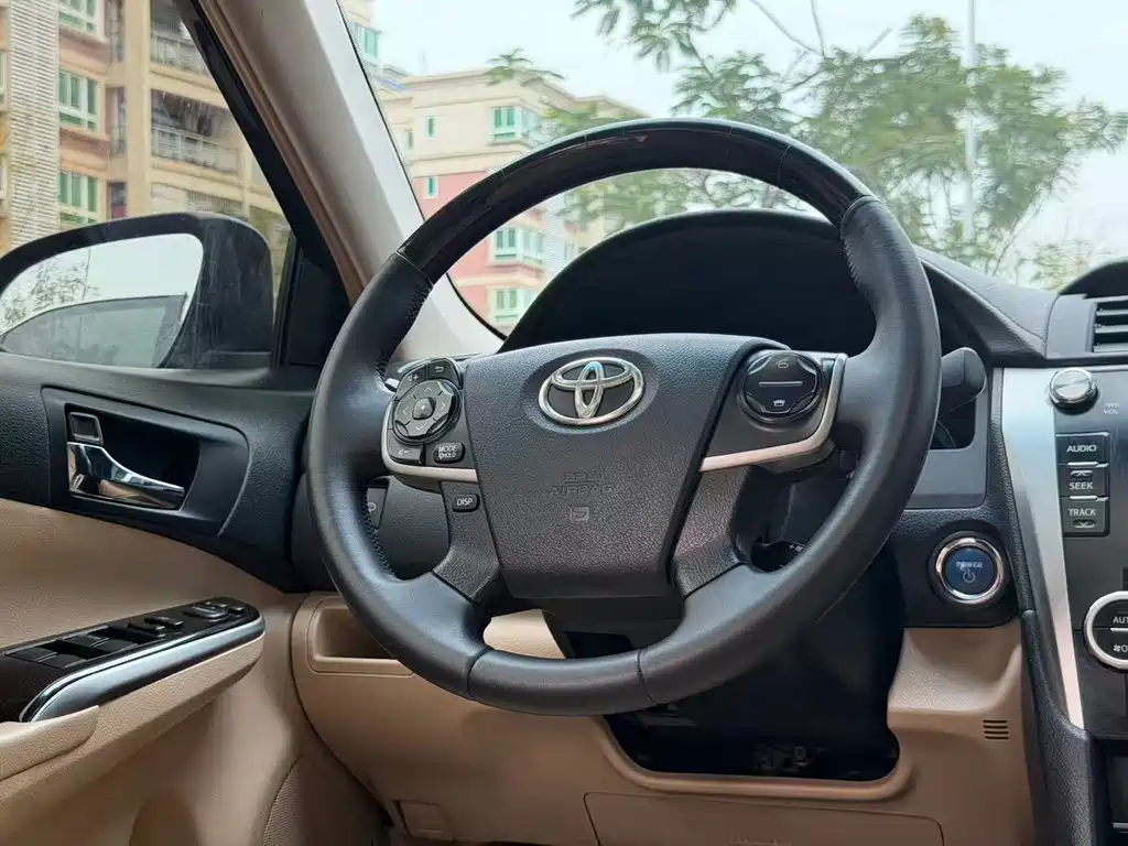 Toyota Toyota Camry 2015 Hybrid 2.5HG Luxury Navigation Edition 2014 - thumbnail 17