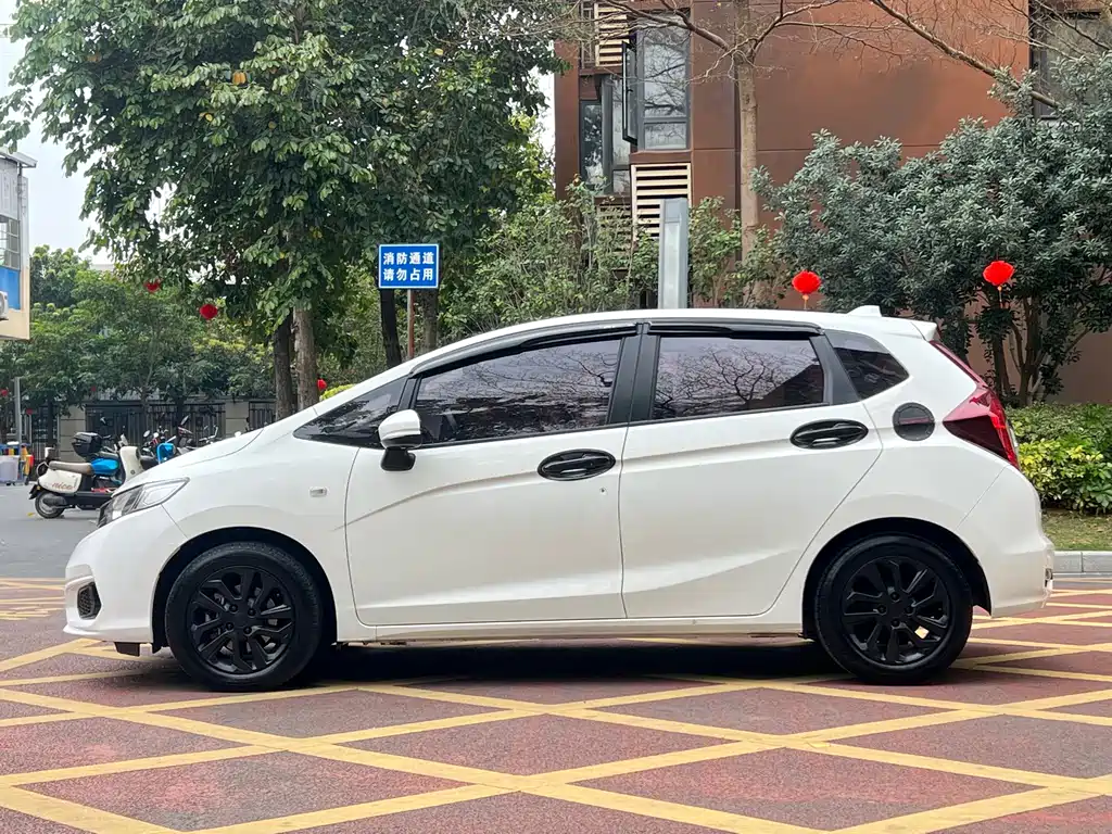 Honda Honda Fit 2018 1.5L CVT Comfort with Sunroof 2018 - thumbnail 3