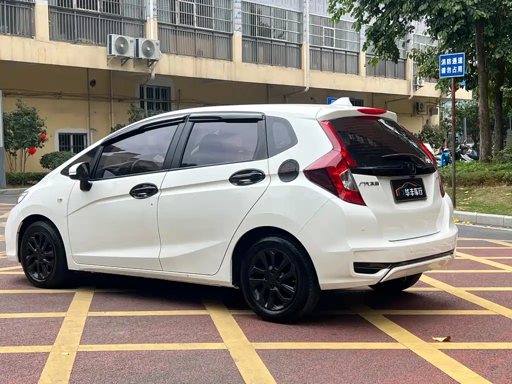 Honda Honda Fit 2018 1.5L CVT Comfort with Sunroof 2018 - thumbnail 4
