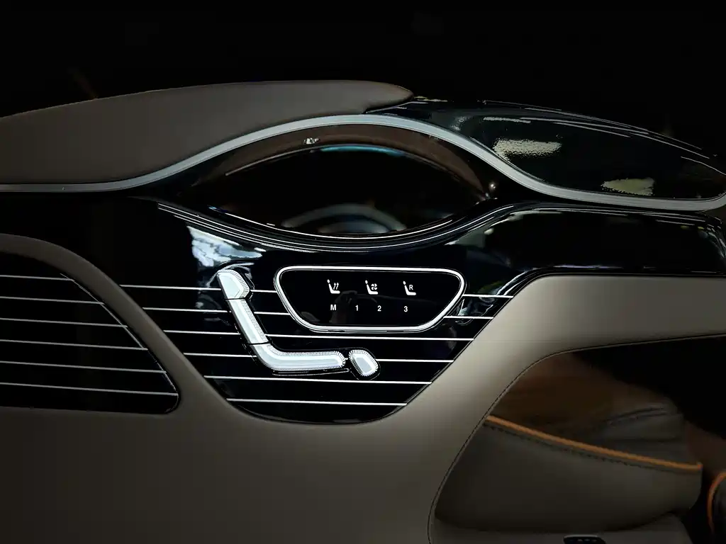 Mercedes-Benz Mercedes-Benz V-Class 2024 V 300 L Long Wheelbase Premium Edition 2026 - thumbnail 19