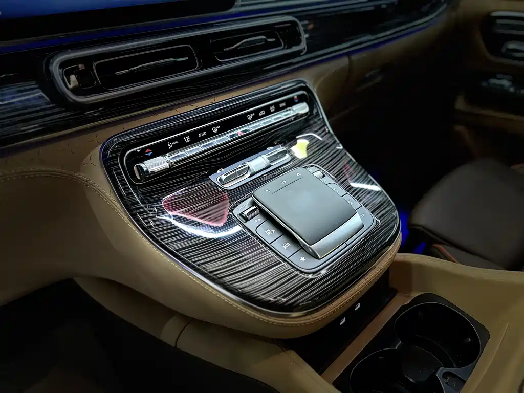Mercedes-Benz Mercedes-Benz V-Class 2024 V 300 L Long Wheelbase Premium Edition 2026 - thumbnail 22
