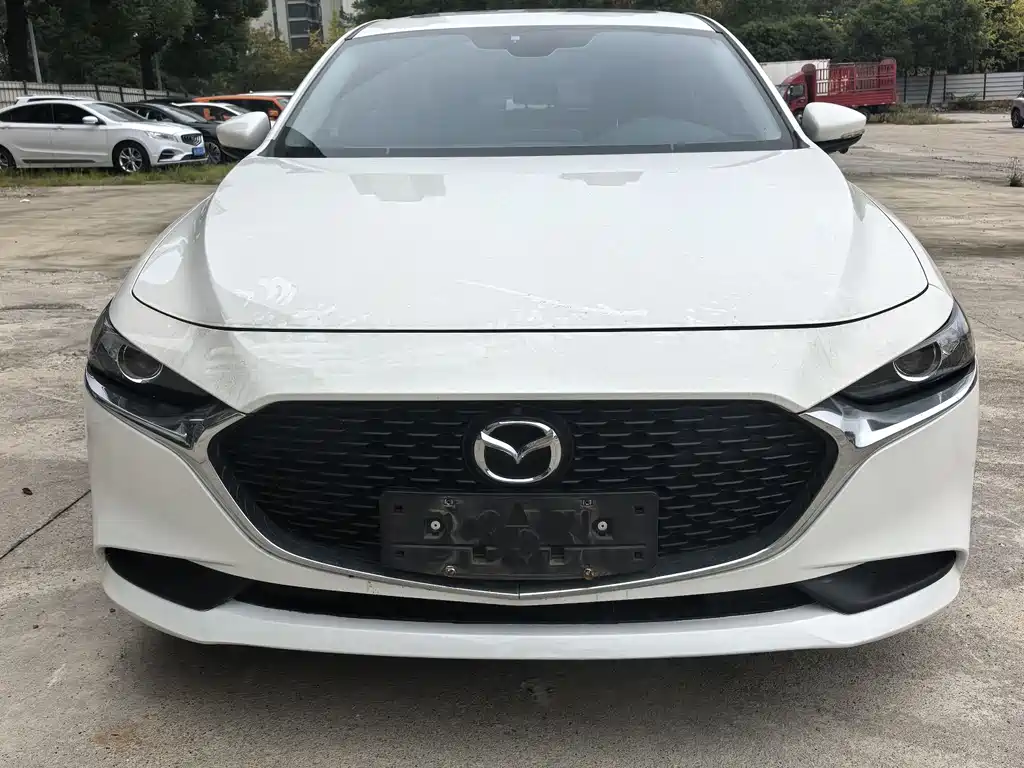 Mazda Mazda 3 Axela 2020 1.5L Automatic Premium Version 2022 - thumbnail 2