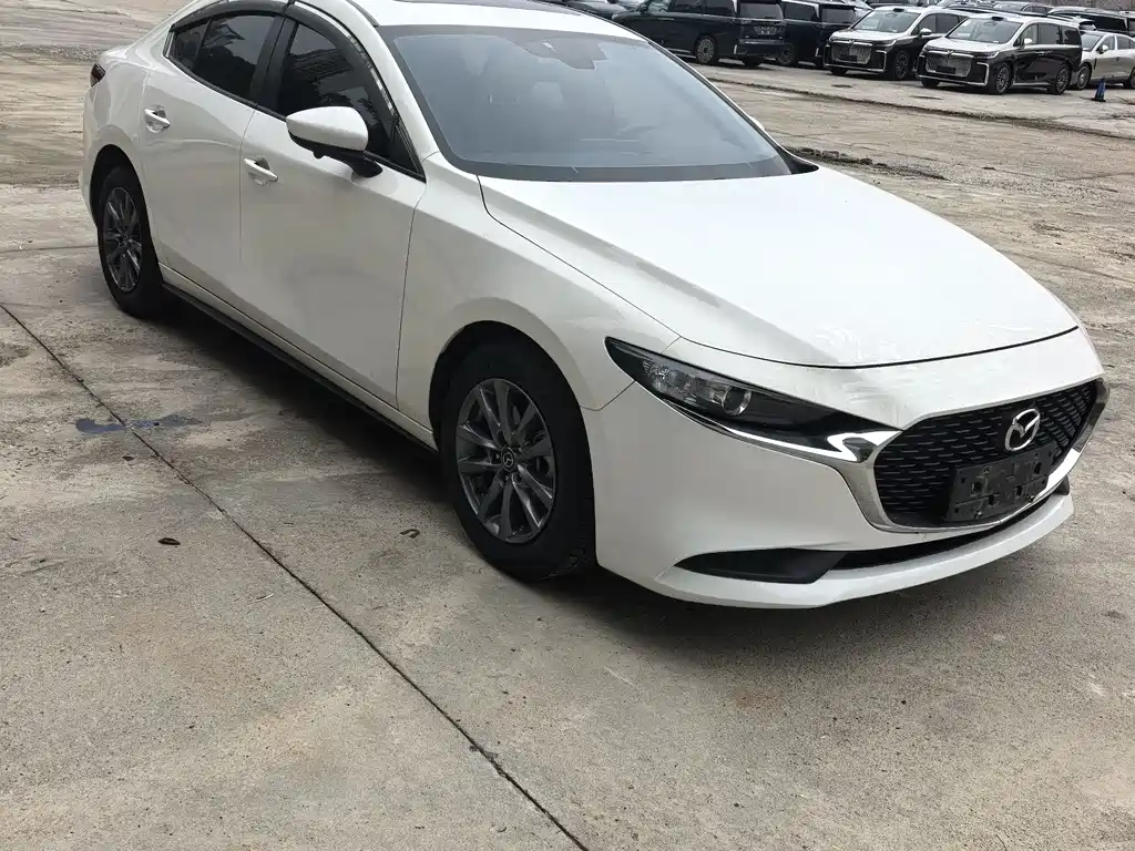 Mazda Mazda 3 Axela 2020 1.5L Automatic Premium Version 2022 - thumbnail 3