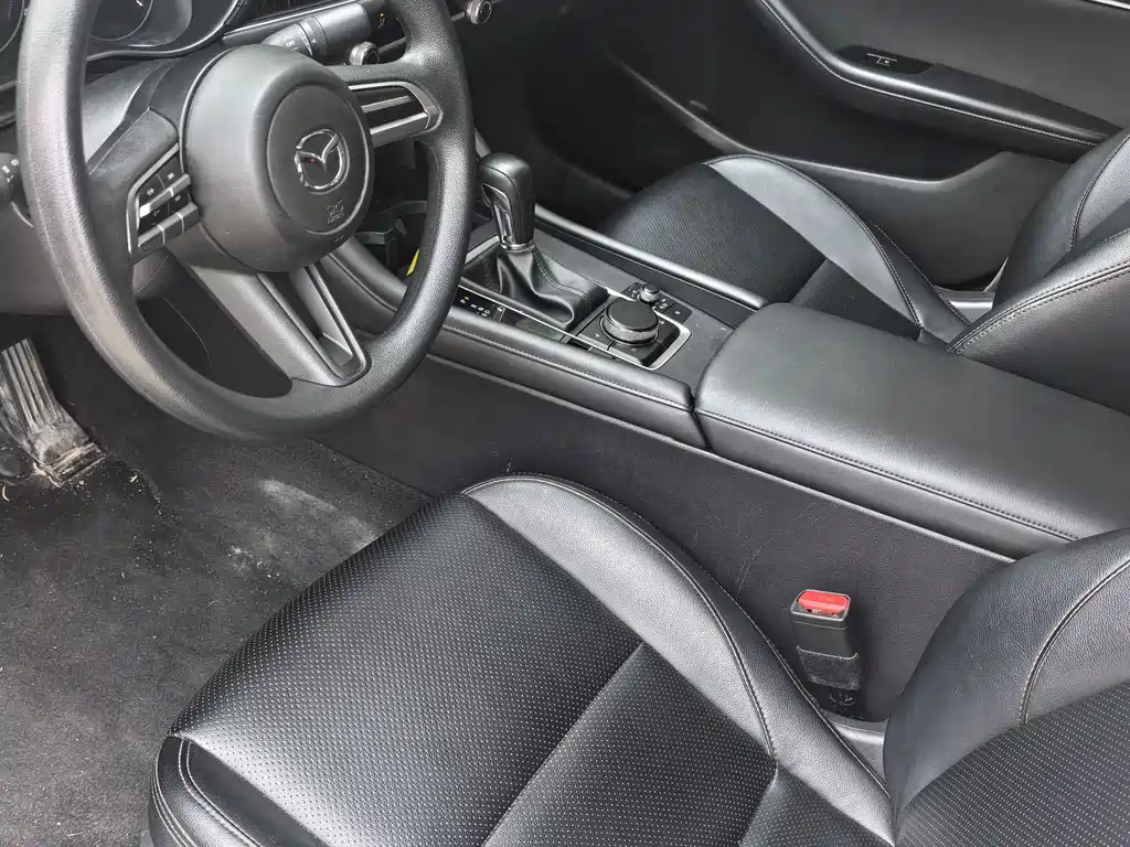 Mazda Mazda 3 Axela 2020 1.5L Automatic Premium Version 2022 - thumbnail 6