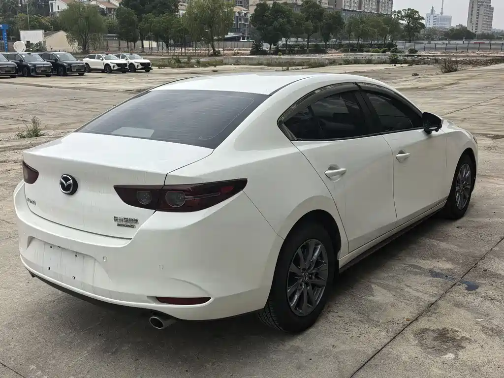 Mazda Mazda 3 Axela 2020 1.5L Automatic Premium Version 2022 - thumbnail 9