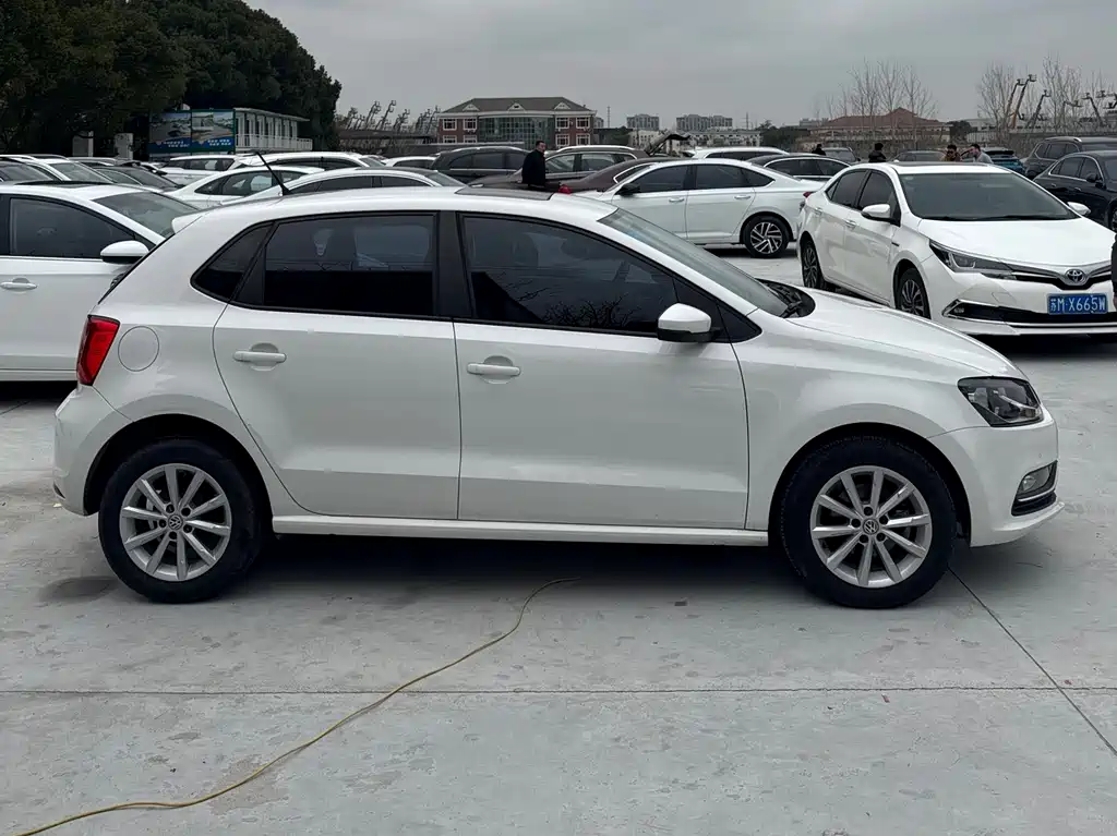 Volkswagen Volkswagen Polo 2014 1.6L Automatic Comfort Edition 2015 - thumbnail 3
