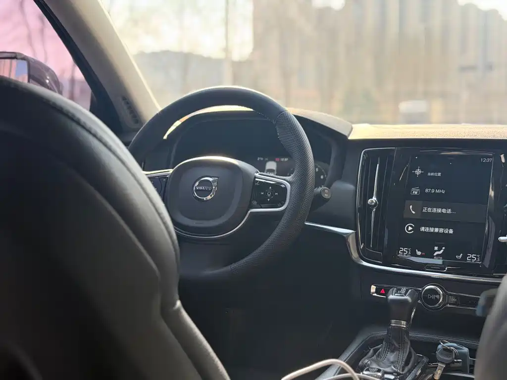 Volvo Volvo V90 2017 Cross Country T5 AWD Intelligent Edition 2018 - thumbnail 13