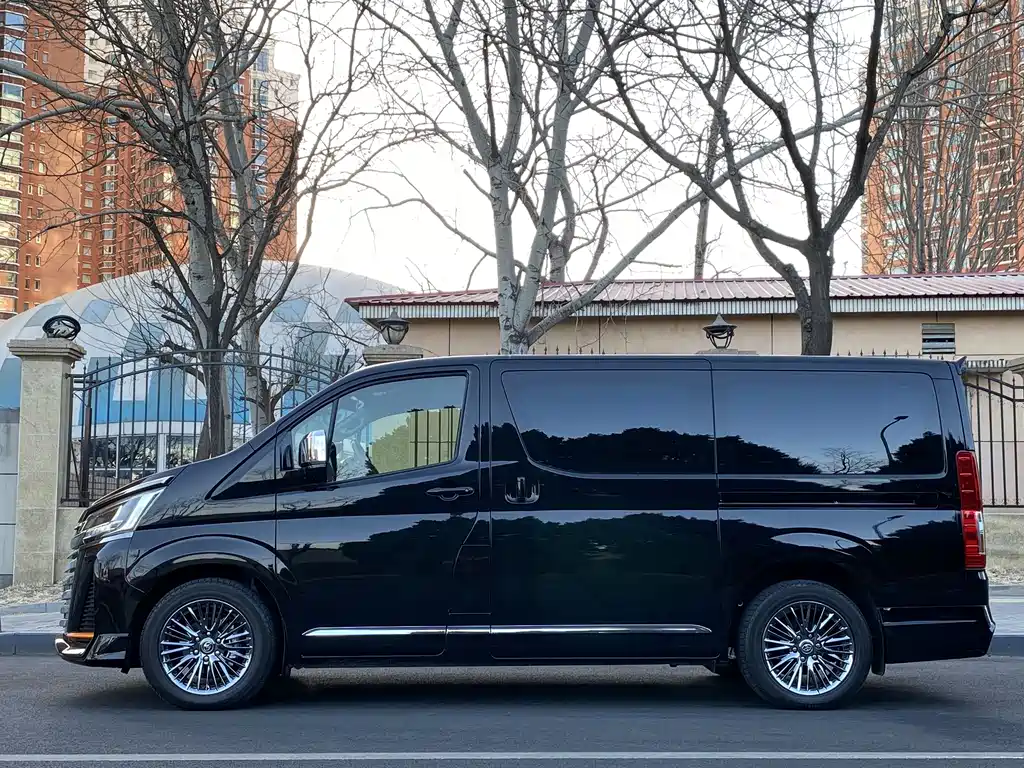 Toyota Toyota Hiace 2024 3.5L Automatic 2024 - thumbnail 4