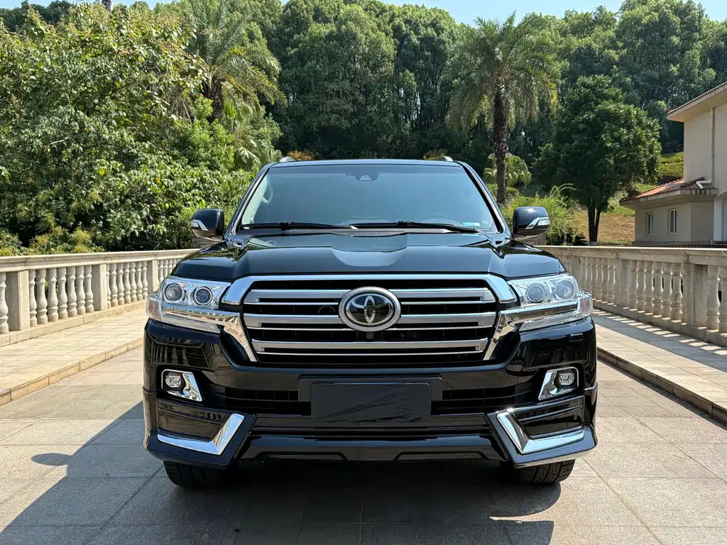 Toyota Land Cruiser (Imported) 2019 Model 5.7L Automatic 2019 - thumbnail 2