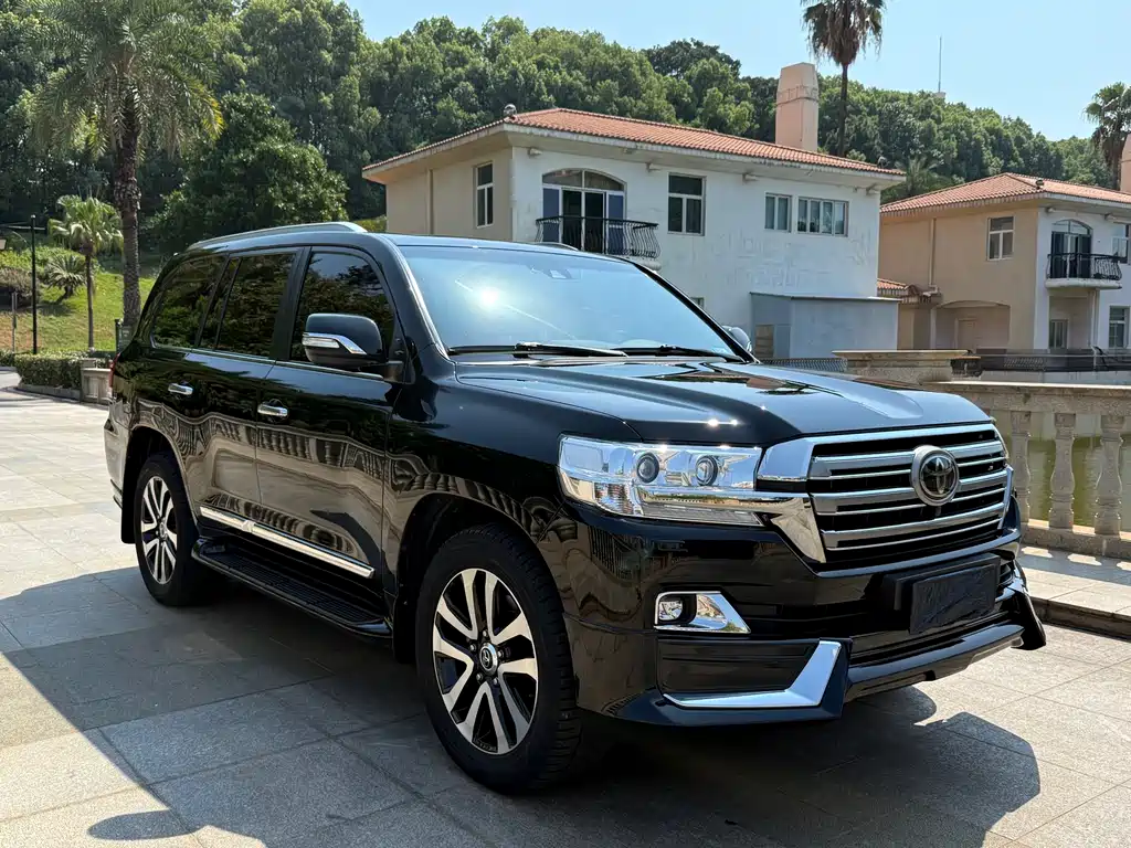 Toyota Land Cruiser (Imported) 2019 Model 5.7L Automatic 2019 - thumbnail 3