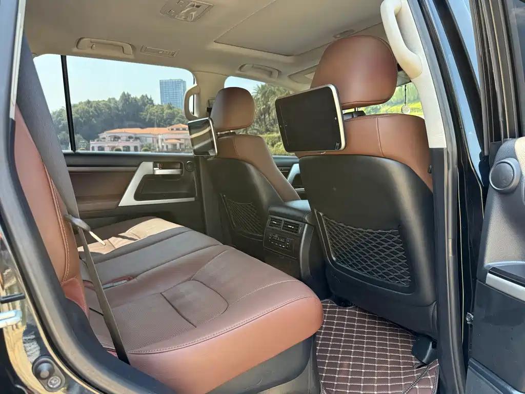 Toyota Land Cruiser (Imported) 2019 Model 5.7L Automatic 2019 - thumbnail 4
