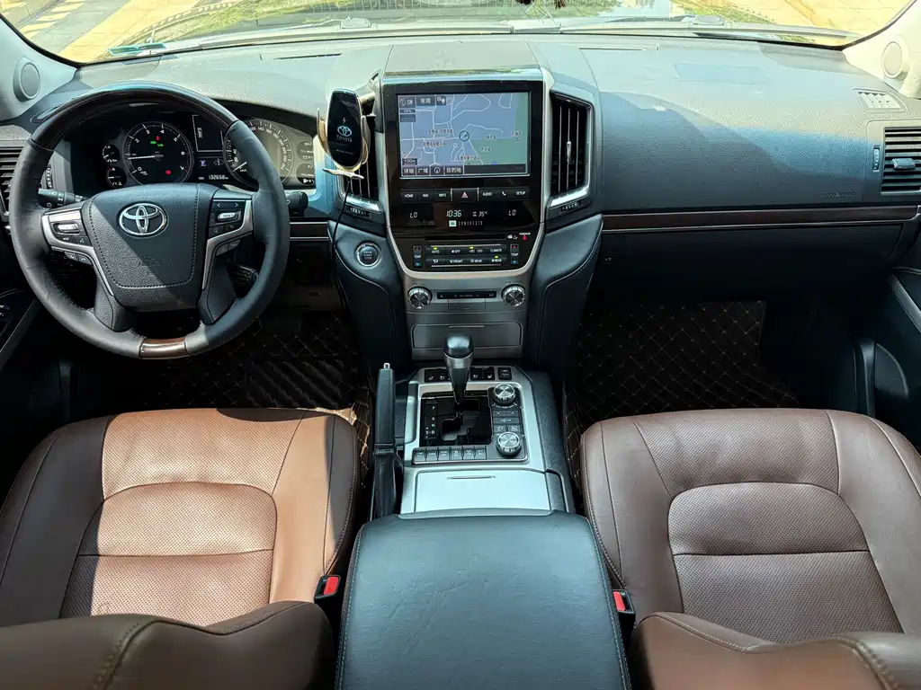 Toyota Land Cruiser (Imported) 2019 Model 5.7L Automatic 2019 - thumbnail 9