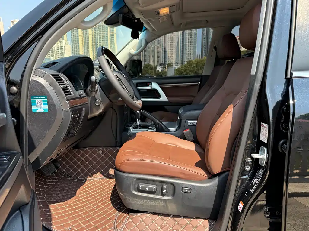 Toyota Land Cruiser (Imported) 2019 Model 5.7L Automatic 2019 - thumbnail 13