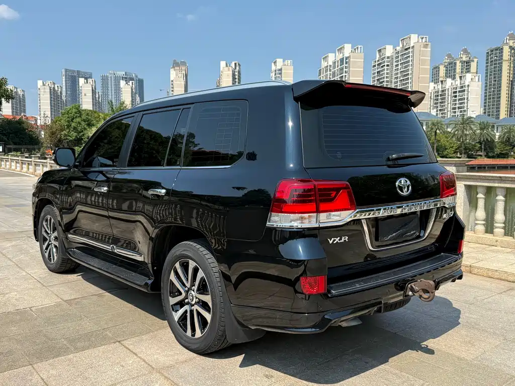 Toyota Land Cruiser (Imported) 2019 Model 5.7L Automatic 2019 - thumbnail 17