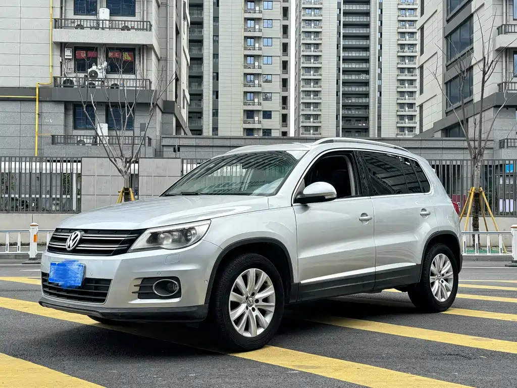 Volkswagen Tiguan 2012 2.0TSI Automatic AWD Flagship Edition 2011 - thumbnail 2