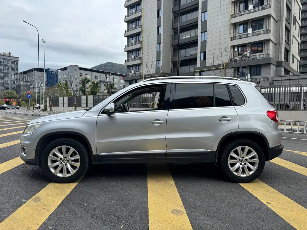 Volkswagen Tiguan 2012 2.0TSI Automatic AWD Flagship Edition 2011 - thumbnail 4