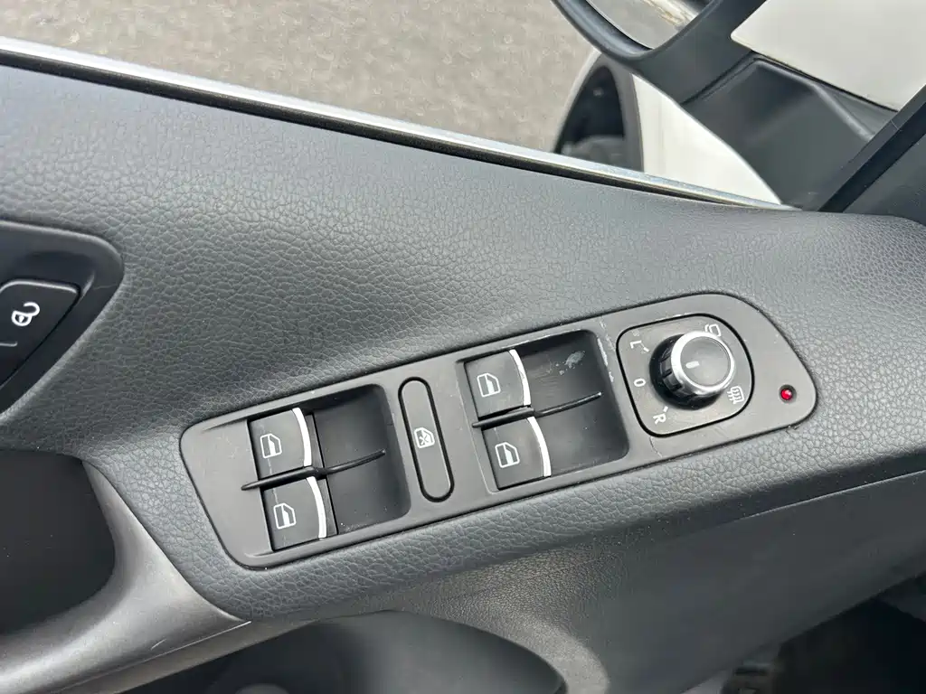 Volkswagen Volkswagen Tiguan 2012 1.8 TSI Automatic 2WD Comfortline Edition 2013 - thumbnail 6