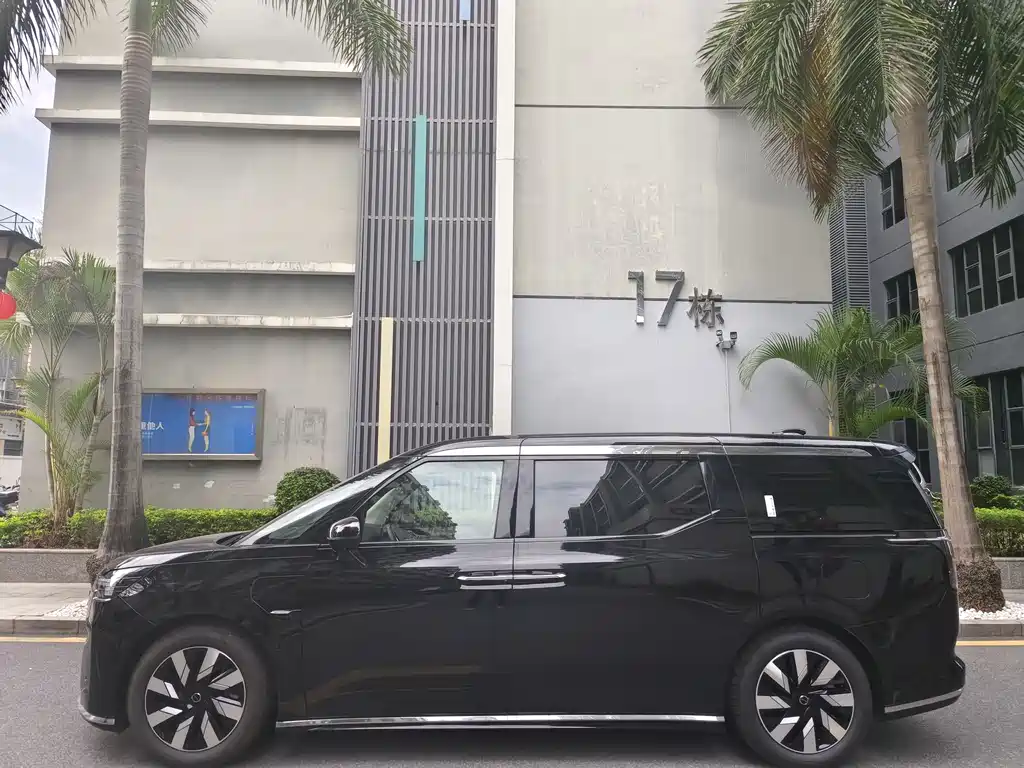 Volvo Volvo EM90 2025 Ultra Six-Seater 2026 - thumbnail 4