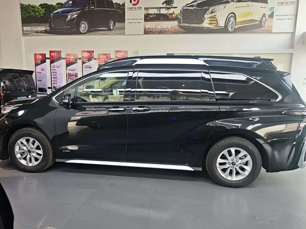 Toyota Toyota Granvia 2024 2.5L Hybrid Comfort Edition 2026 - thumbnail 3