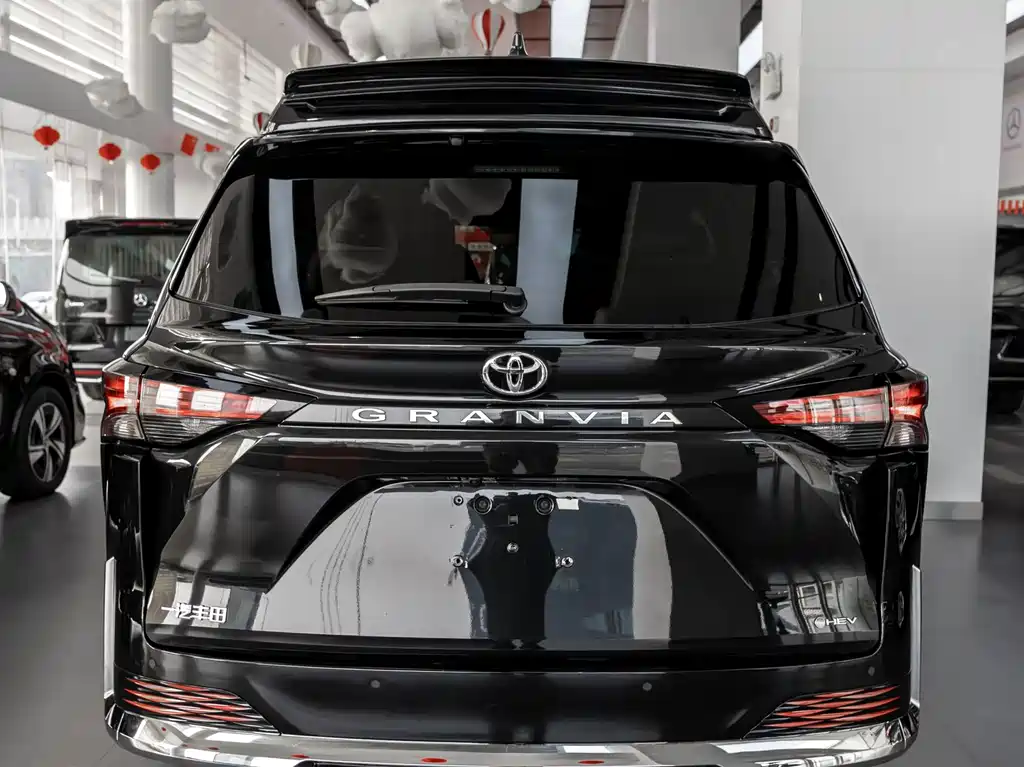 Toyota Toyota Granvia 2024 2.5L Hybrid Comfort Edition 2026 - thumbnail 4