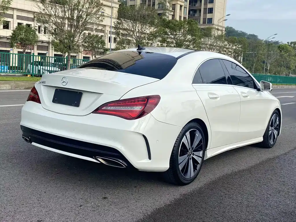 Mercedes-Benz Mercedes-Benz CLA 200 Fashion Edition 2017 Model Year 2017 - thumbnail 4