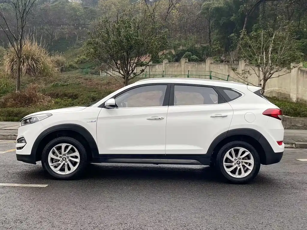 Hyundai Hyundai Tucson 2015 1.6T DCT 2WD Smart Edition 2016 - thumbnail 4