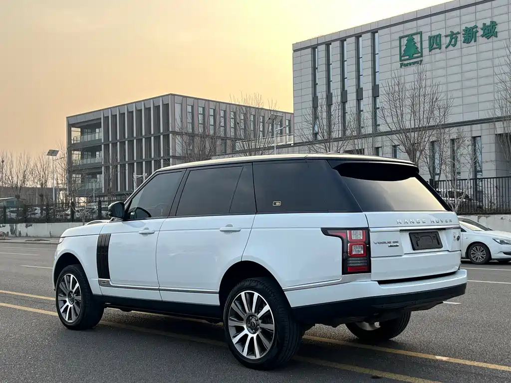 Land Rover Range Rover 2016 3.0 SC V6 Vogue SE Autobiography Long Wheelbase 2016 - thumbnail 4