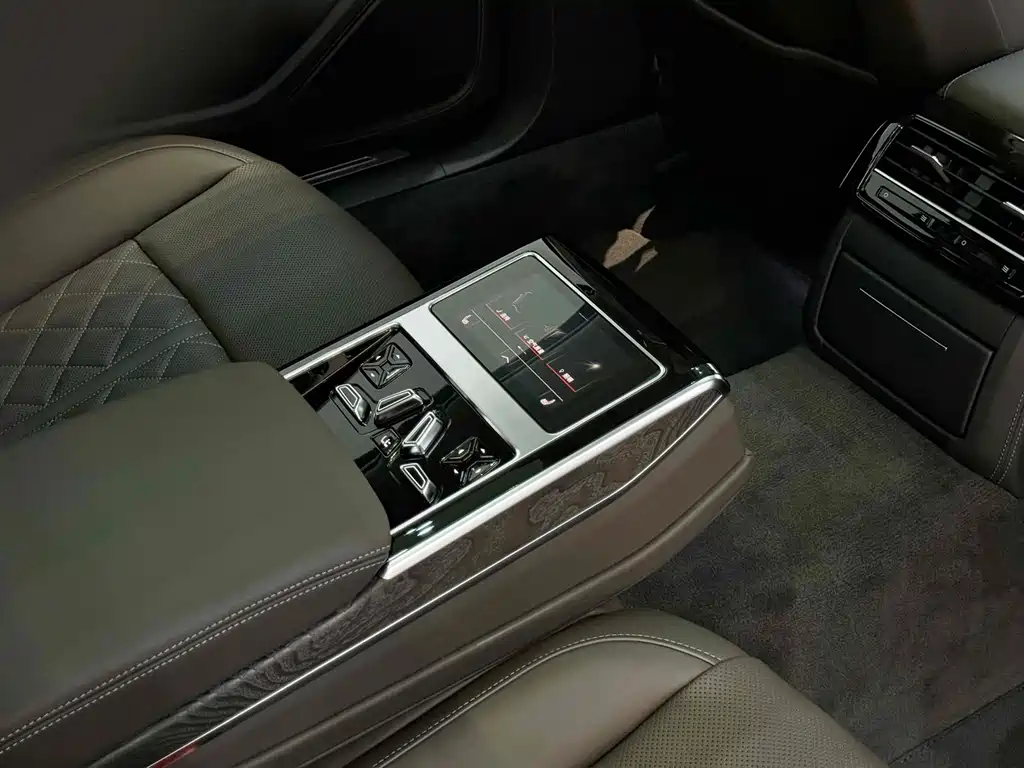 Audi Audi A8 2024 A8L 50 TFSI quattro Premium Selection 2024 - thumbnail 16