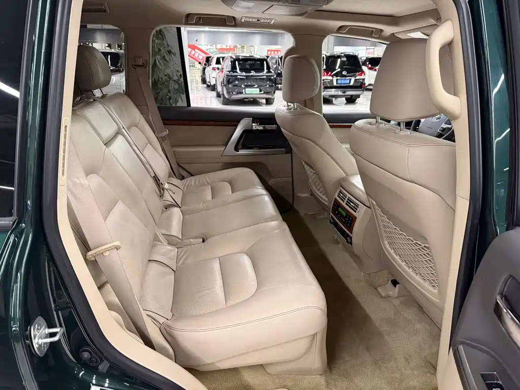 Toyota Land Cruiser 2012 4.6L Automatic VX-R 2014 - thumbnail 10