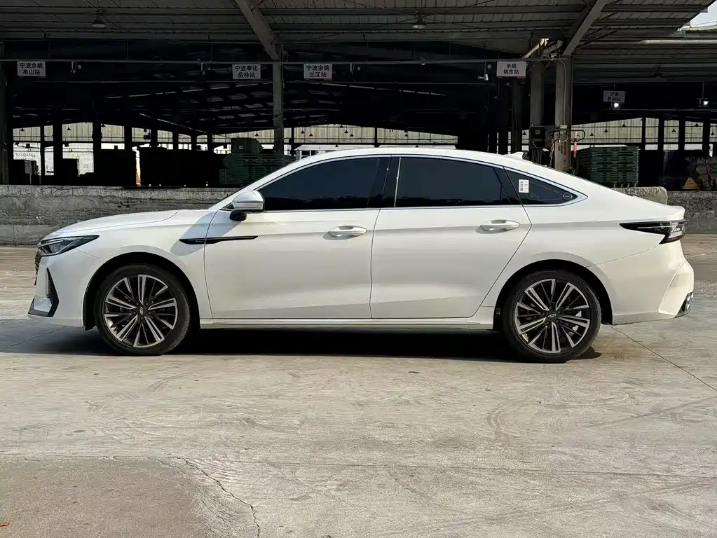 Chery Arrizo 8 2024 1.6T DCT Rui 2024 - thumbnail 4