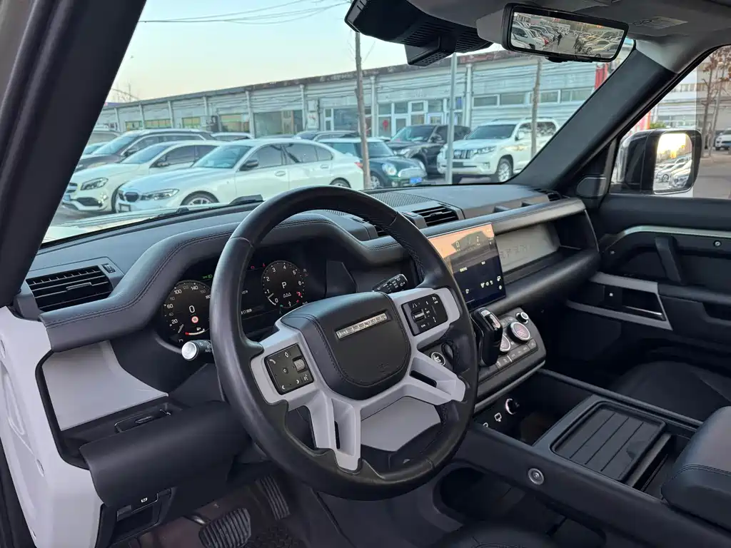 Land Rover Land Rover Defender 2023 110 3.0T P400 Dark Edition 2023 - thumbnail 9