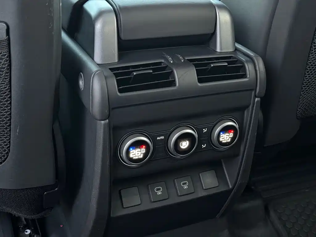 Land Rover Land Rover Defender 2023 110 3.0T P400 Dark Edition 2023 - thumbnail 16