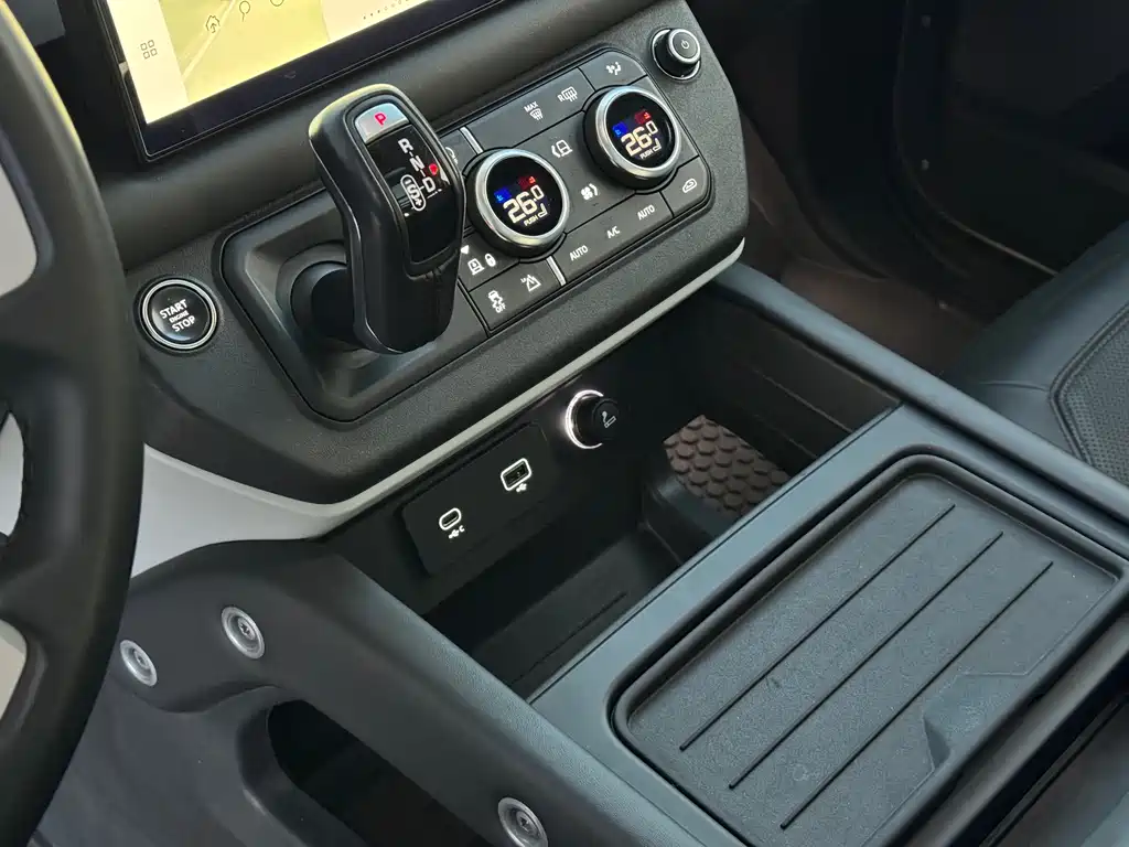 Land Rover Land Rover Defender 2023 110 3.0T P400 Dark Edition 2023 - thumbnail 17
