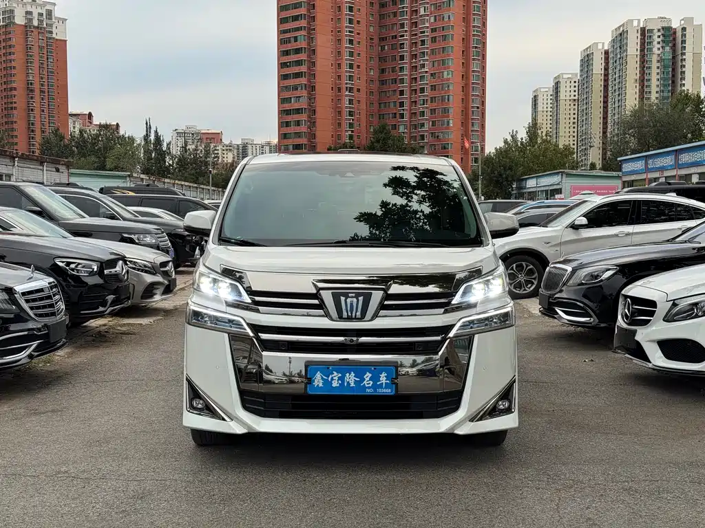Toyota Alphard 2021 Crown Hybrid 2.5L HV Luxury Version 2022 - thumbnail 2