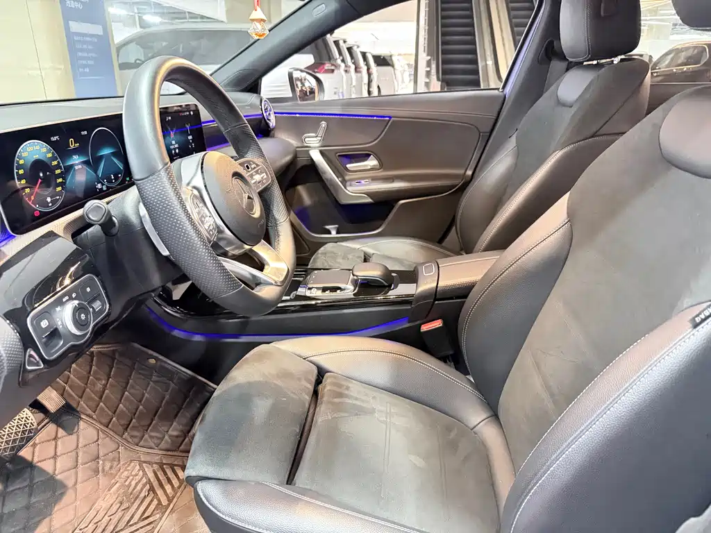 Mercedes-Benz Mercedes-Benz A-Class 2020 A 200 L Sport Sedan 2020 - thumbnail 4