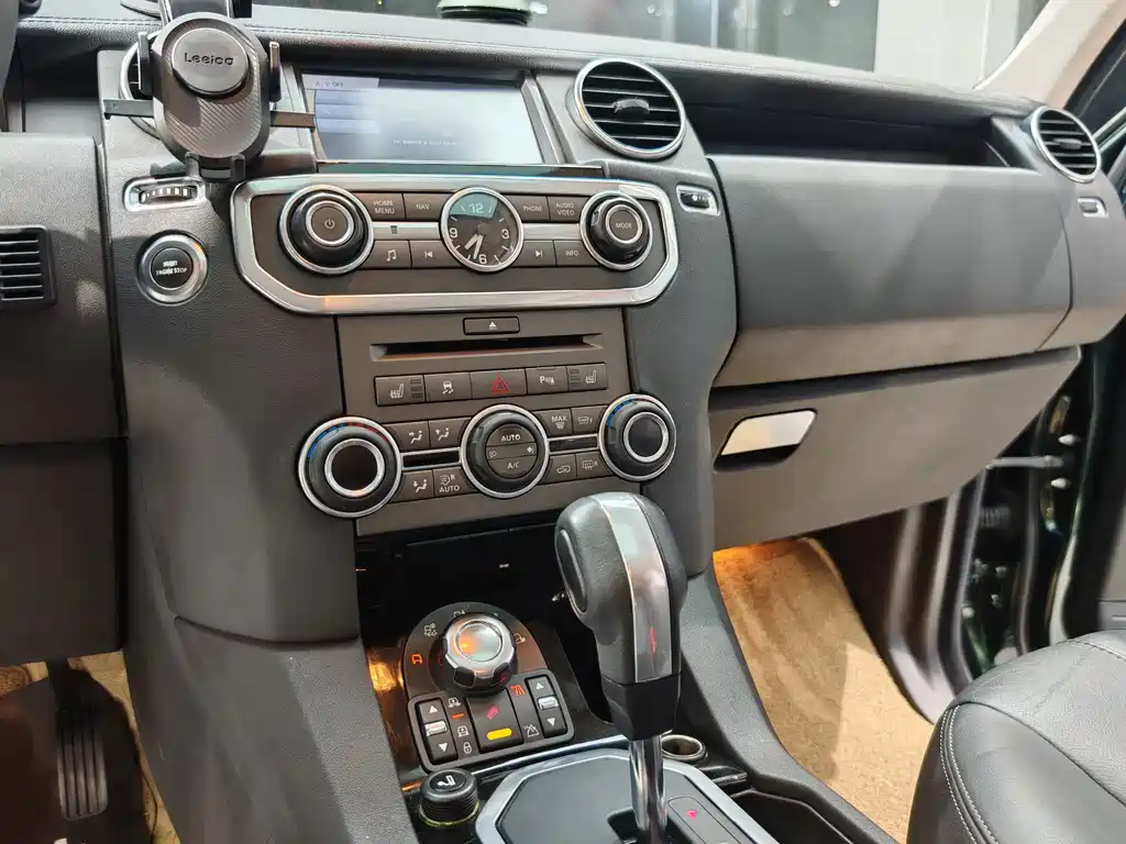 Land Rover Discovery 2010 4.0 V6 HSE Petrol 2010 - thumbnail 14