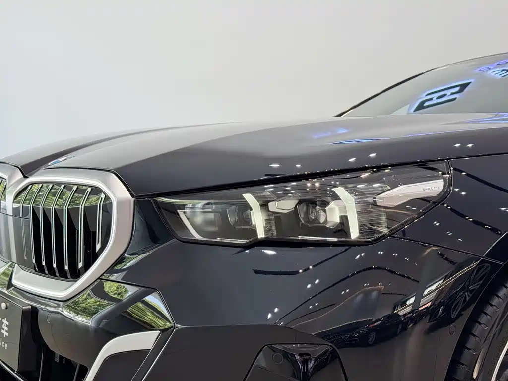 BMW BMW 5 Series 2025 525Li M Sport Package 2025 - thumbnail 3