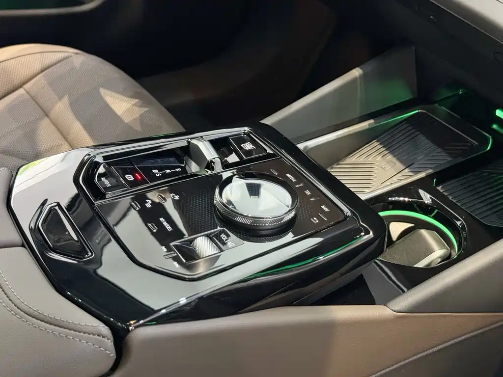 BMW BMW 5 Series 2025 525Li M Sport Package 2025 - thumbnail 15