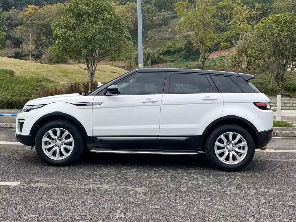 Land Rover Range Rover Evoque 2017 2.0T SE Intelligent Edition 2016 - thumbnail 4