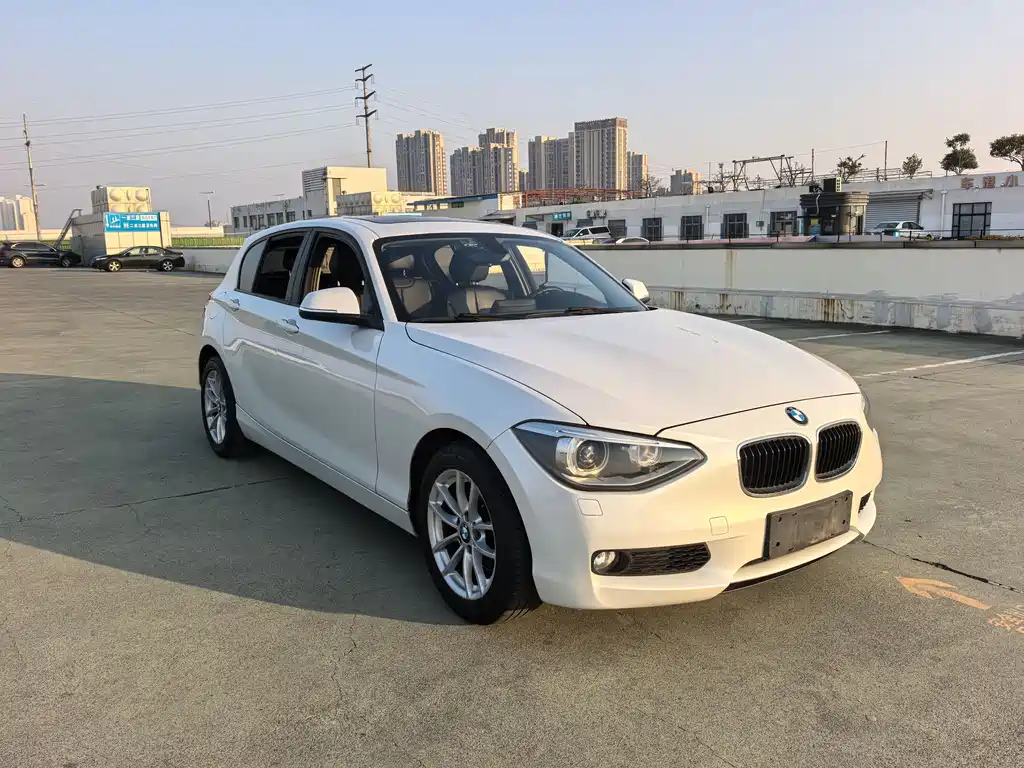 BMW BMW 1 Series (Imported) 2015 Model 118i Leading Edition 2015 - thumbnail 2