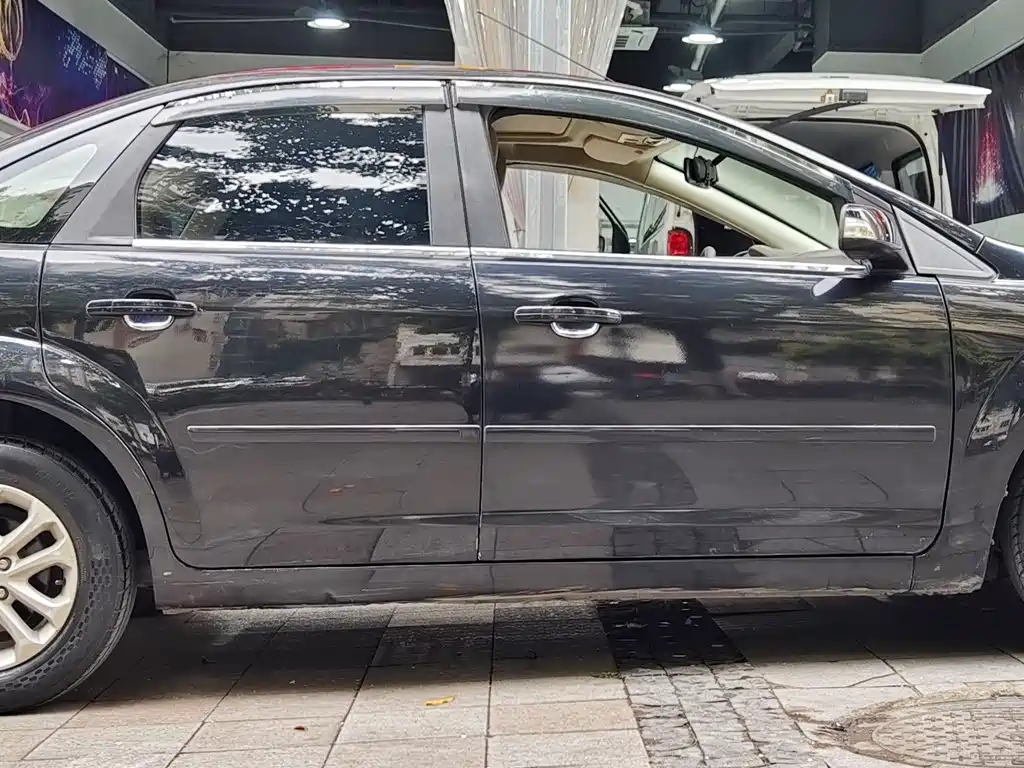 Ford Ford Focus 2011 Sedan 1.8L Automatic Luxury Edition 2011 - thumbnail 3