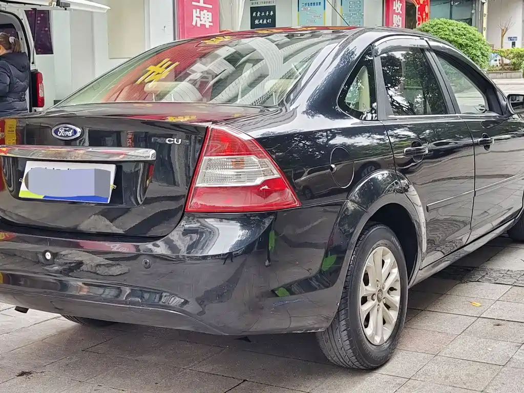 Ford Ford Focus 2011 Sedan 1.8L Automatic Luxury Edition 2011 - thumbnail 5