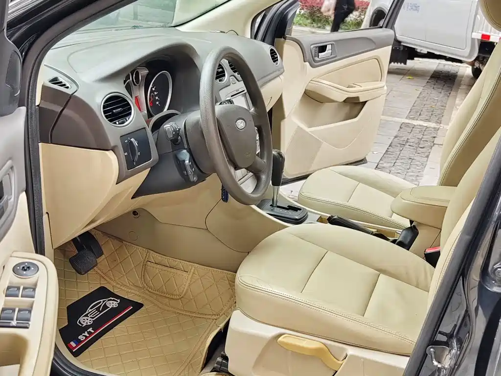 Ford Ford Focus 2011 Sedan 1.8L Automatic Luxury Edition 2011 - thumbnail 6