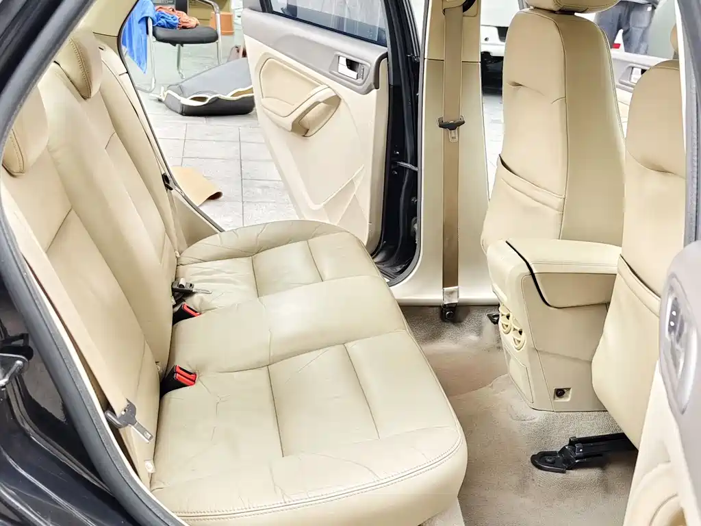 Ford Ford Focus 2011 Sedan 1.8L Automatic Luxury Edition 2011 - thumbnail 9